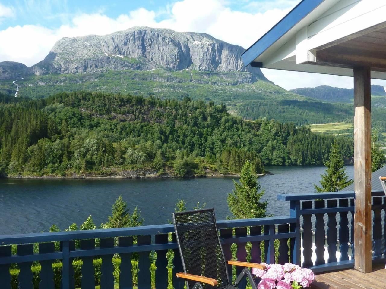10 person holiday home in Bygstad By Traum — 4-Star Luxury Hotel in Vik, Norway