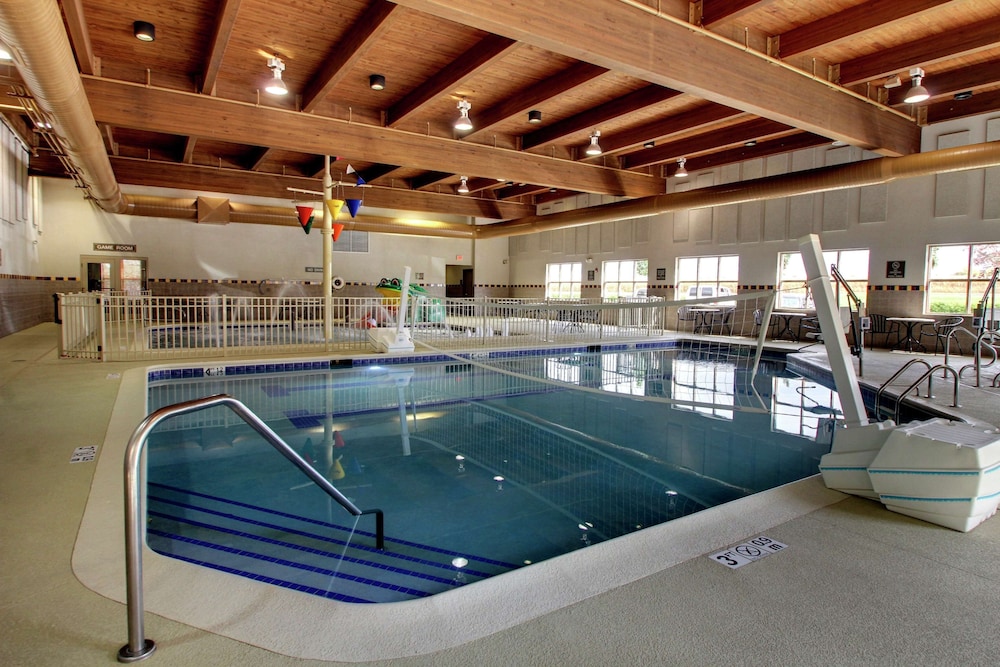 Hampton Inn & Suites Chicago Aurora - photo 22