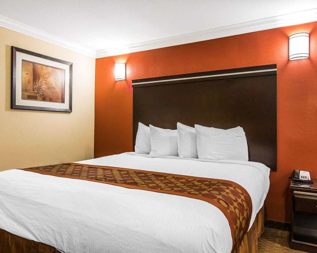 Rodeway Inn & Suites Corona - photo 9