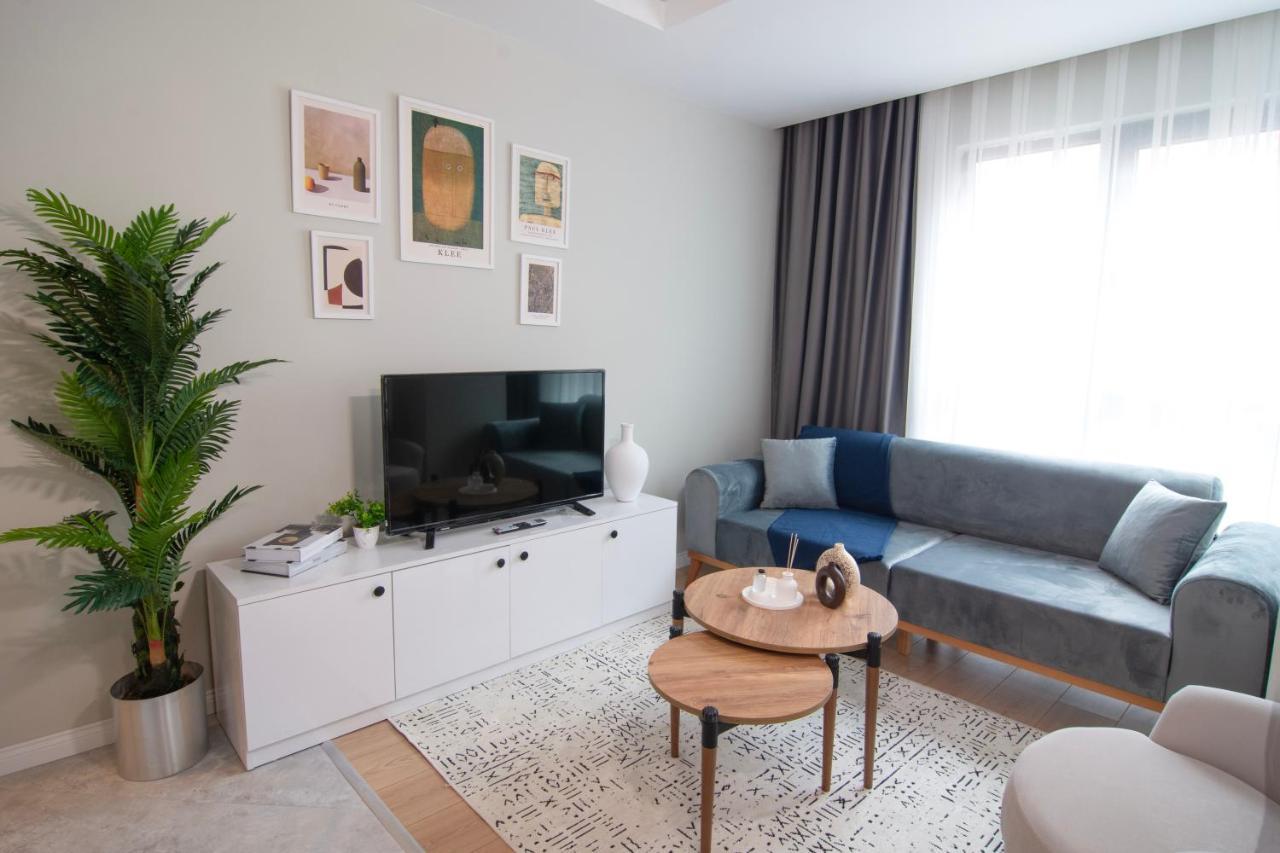 Cozy Apt with Bedroom & Office — 4-Star Luxury Hotel in Istanbul, Turkey