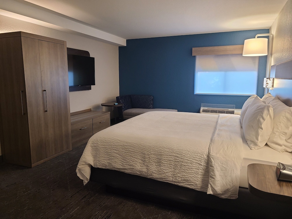 Holiday Inn Express & Suites Ft. Lauderdale N Exec Airport by IHG - photo 12