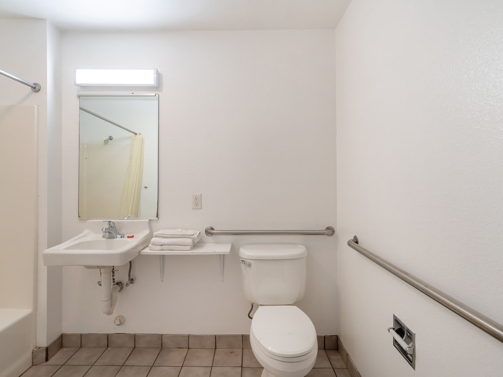 OYO Hotel San Antonio near AT&T Center - photo 21