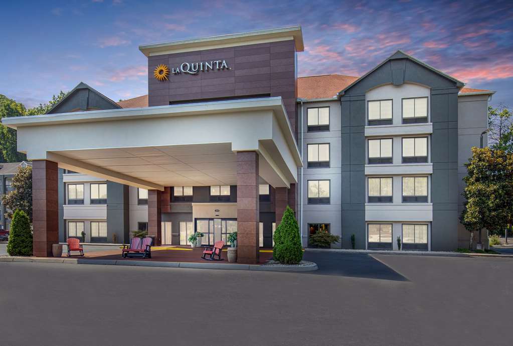 La Quinta Inn by Wyndham Pigeon Forge Dollywood - featured photo
