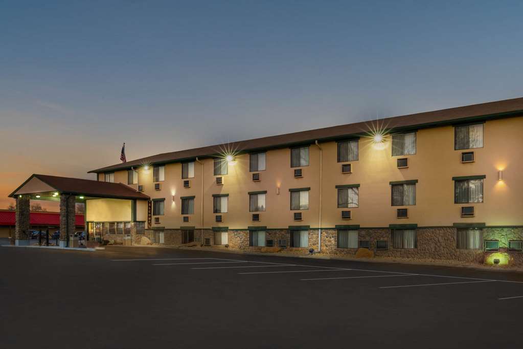 Super 8 by Wyndham Cortez Mesa Verde Area - photo 7