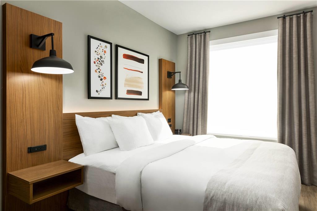 La Quinta Inn & Suites by Wyndham Mount Laurel Moorestown - photo 50