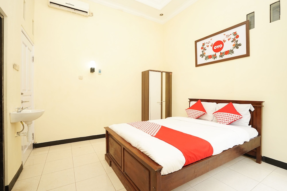 Penginapan Sinar Harapan near GOR Mastrip Probolinggo in Probolinggo, Indonesia