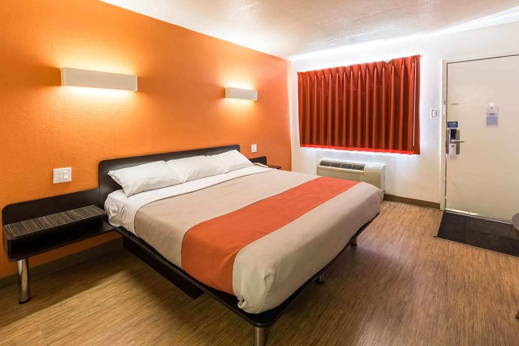 Motel 6 Stephenville TX - photo 10