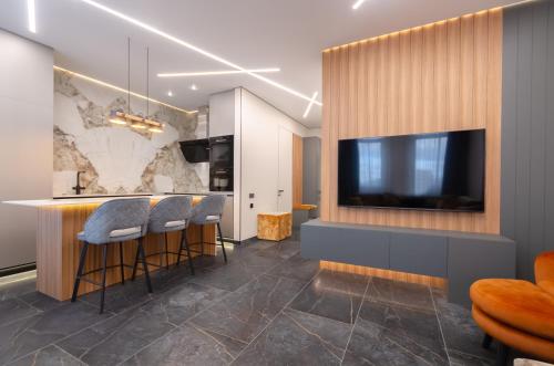 18 196 Manhattan Beresteiskyi 11 Kyiv Politekh metro nearby fantastic city view 15 kW backup power Petrovdom Apartment — 4-Star Luxury Hotel in Kyiv, Ukraine