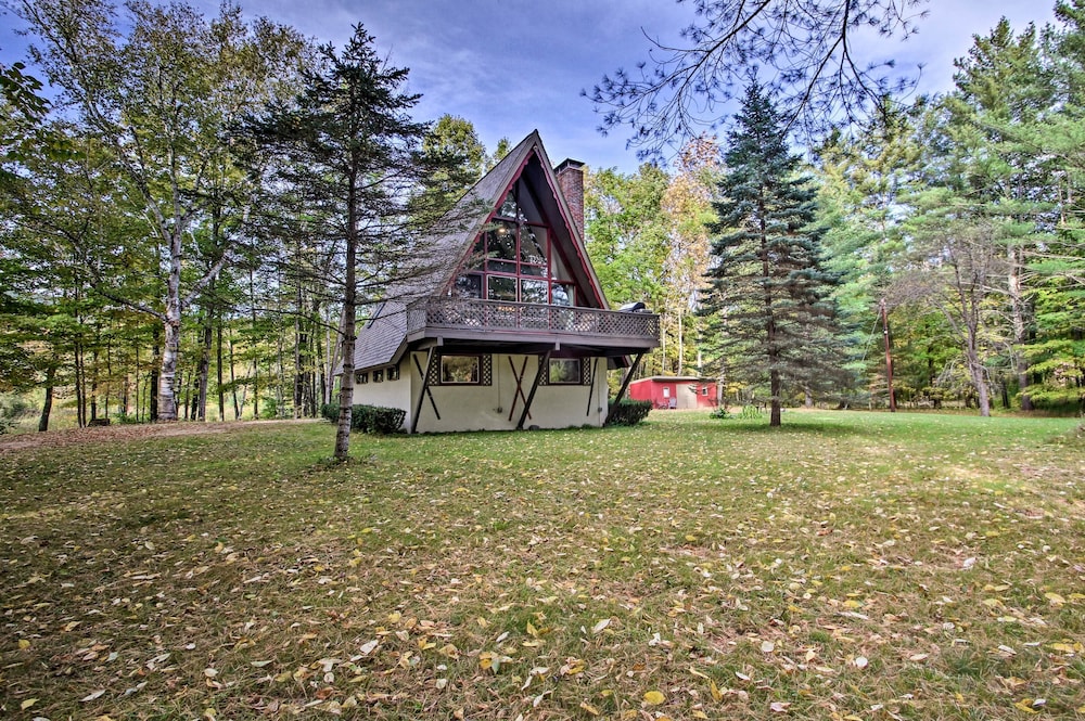 Ski Chalet on Saco Less Than 2 Mi To Attitash Resort - carbon neutral hotel in Bartlett