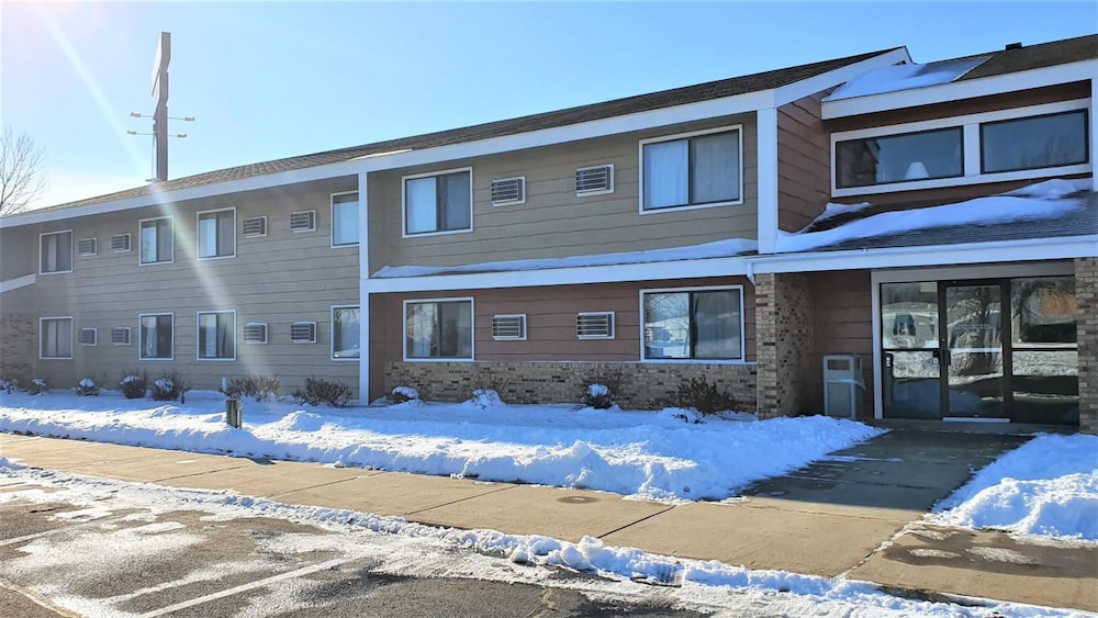 AmeriVu Inn & Suites Avon - photo 14