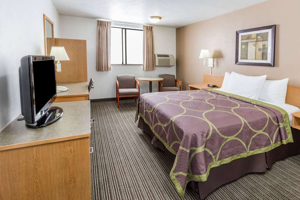 Super 8 by Wyndham Bend - photo 9