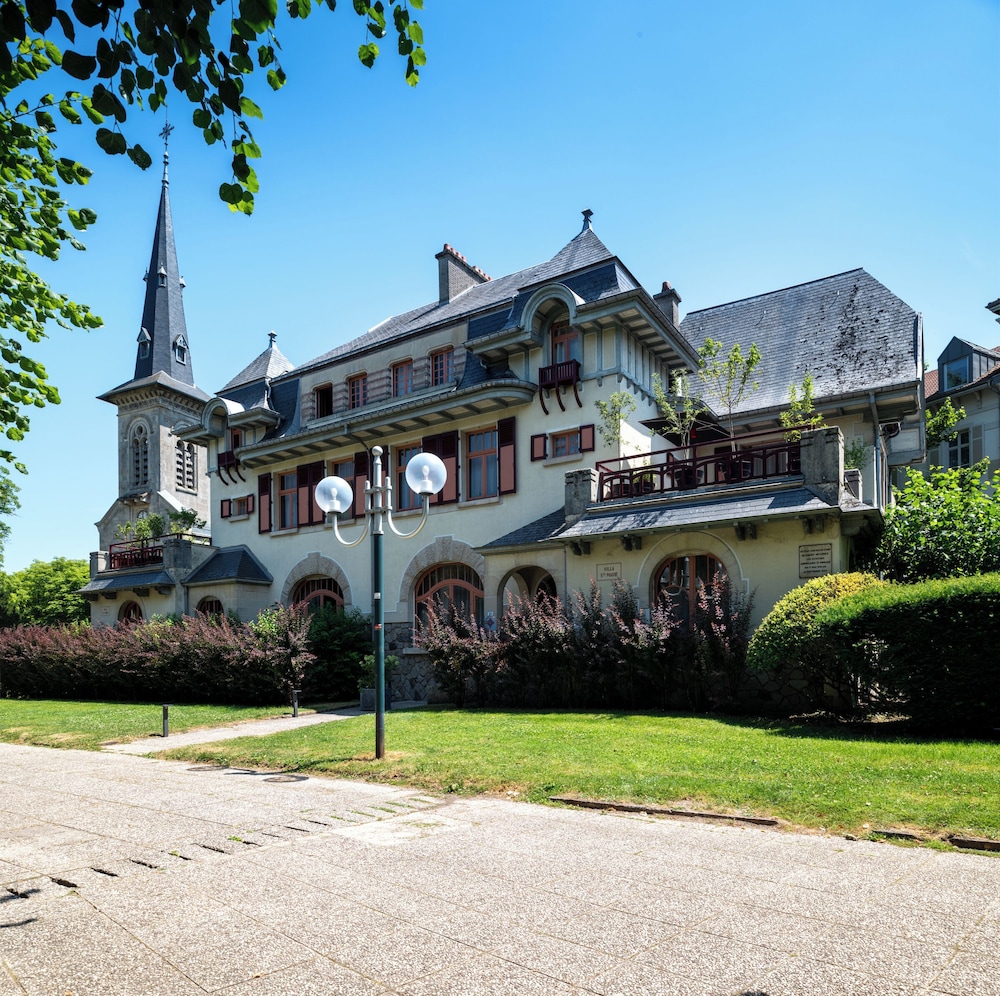 Les Villas Du Parc Chambres D'hôtes — 5-Star Luxury Hotel in Vittel, France