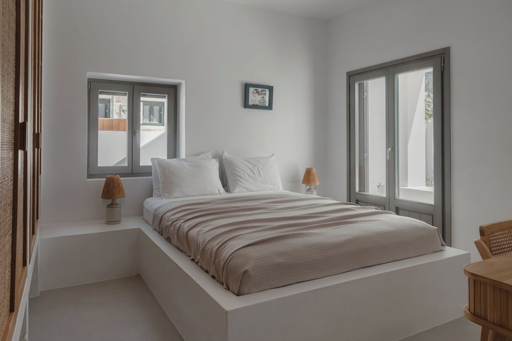 Siora of Paros Ammiralis & Castelis in Naousa, Greece