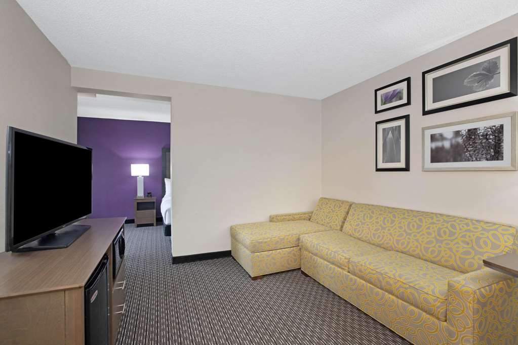 La Quinta Inn & Suites by Wyndham Rancho Cordova Sacramento - photo 41