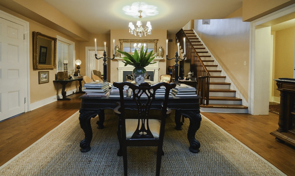 Choctaw Hall Bed and Breakfast - photo 2