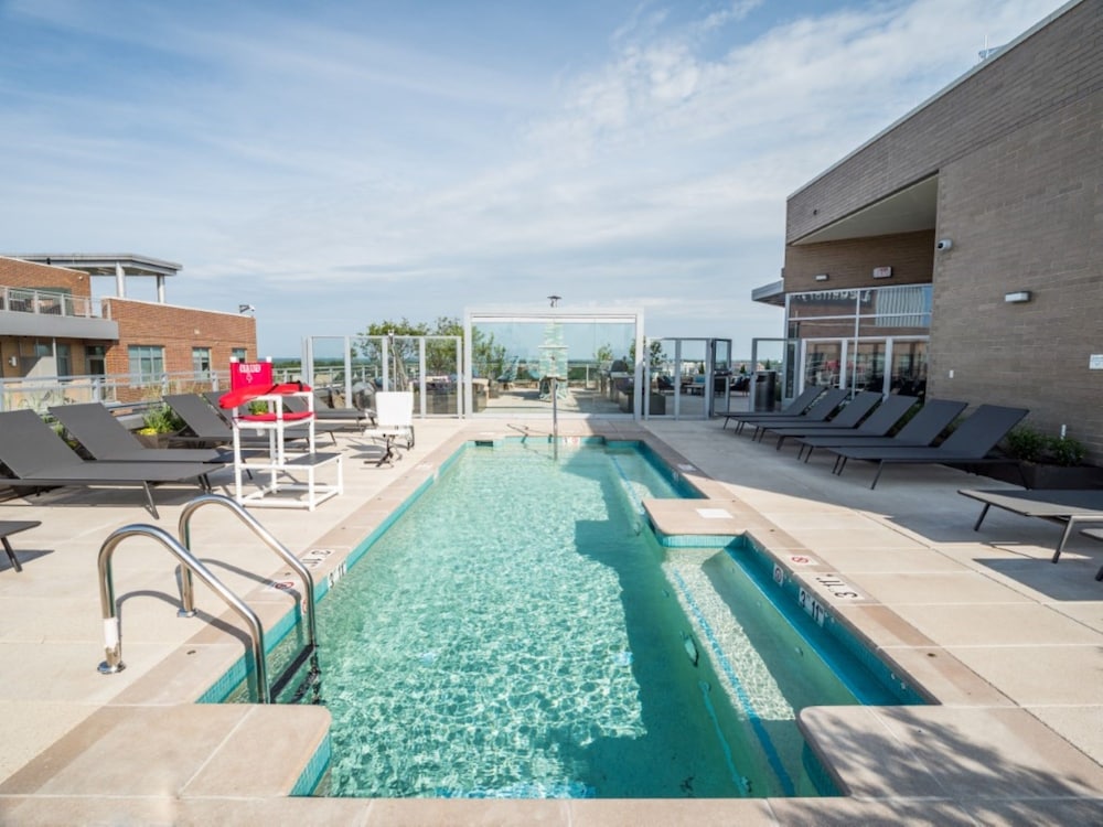 Bluebird Suites near Chevy Chase - photo 11