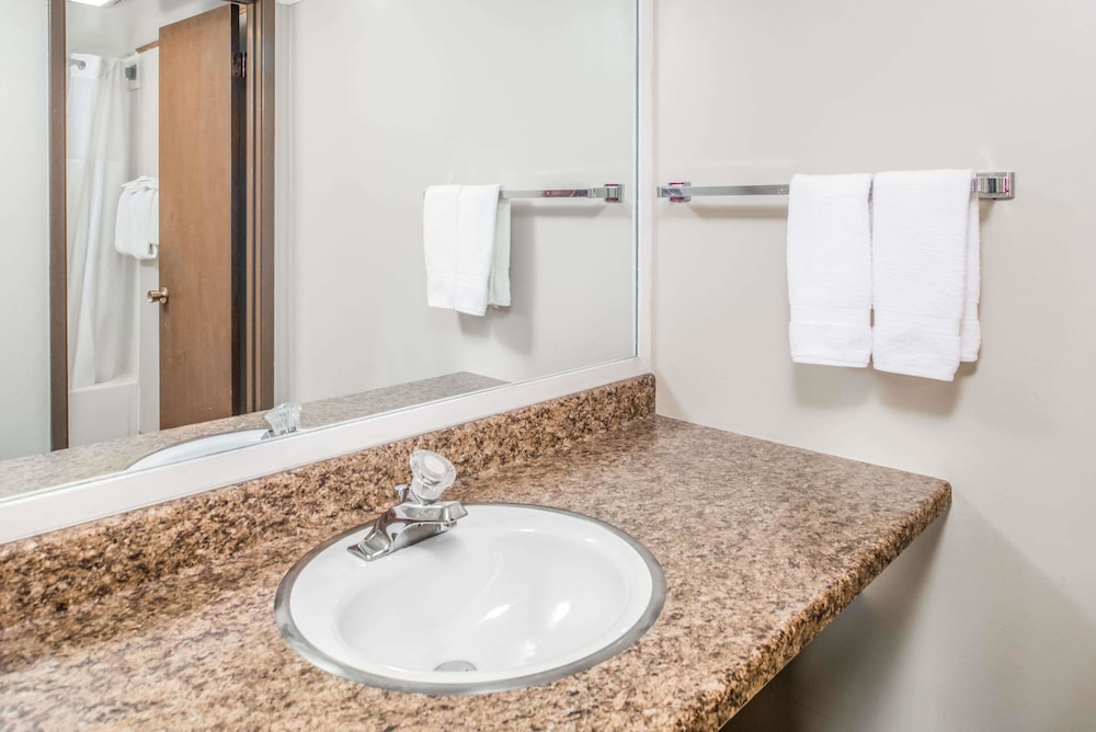 Travelodge by Wyndham Kalispell - photo 12