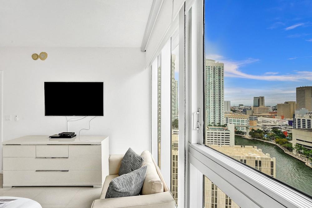 Sky City At Icon Brickell - photo 6