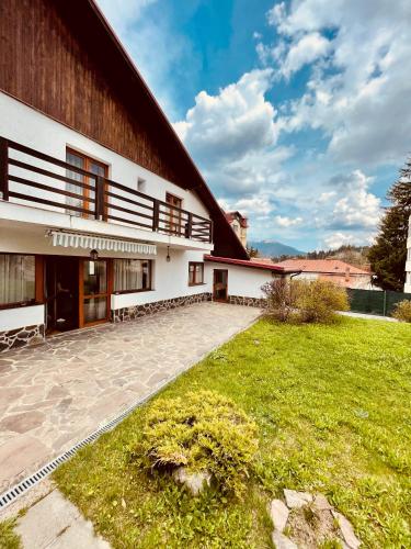 Cheerful 4 bedroom & kids friendly home — 4-Star Luxury Hotel in Predeal, Romania