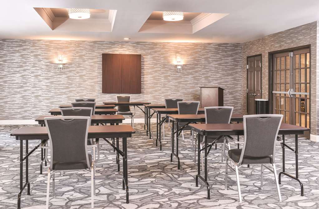 La Quinta Inn & Suites by Wyndham Abilene Mall - photo 20