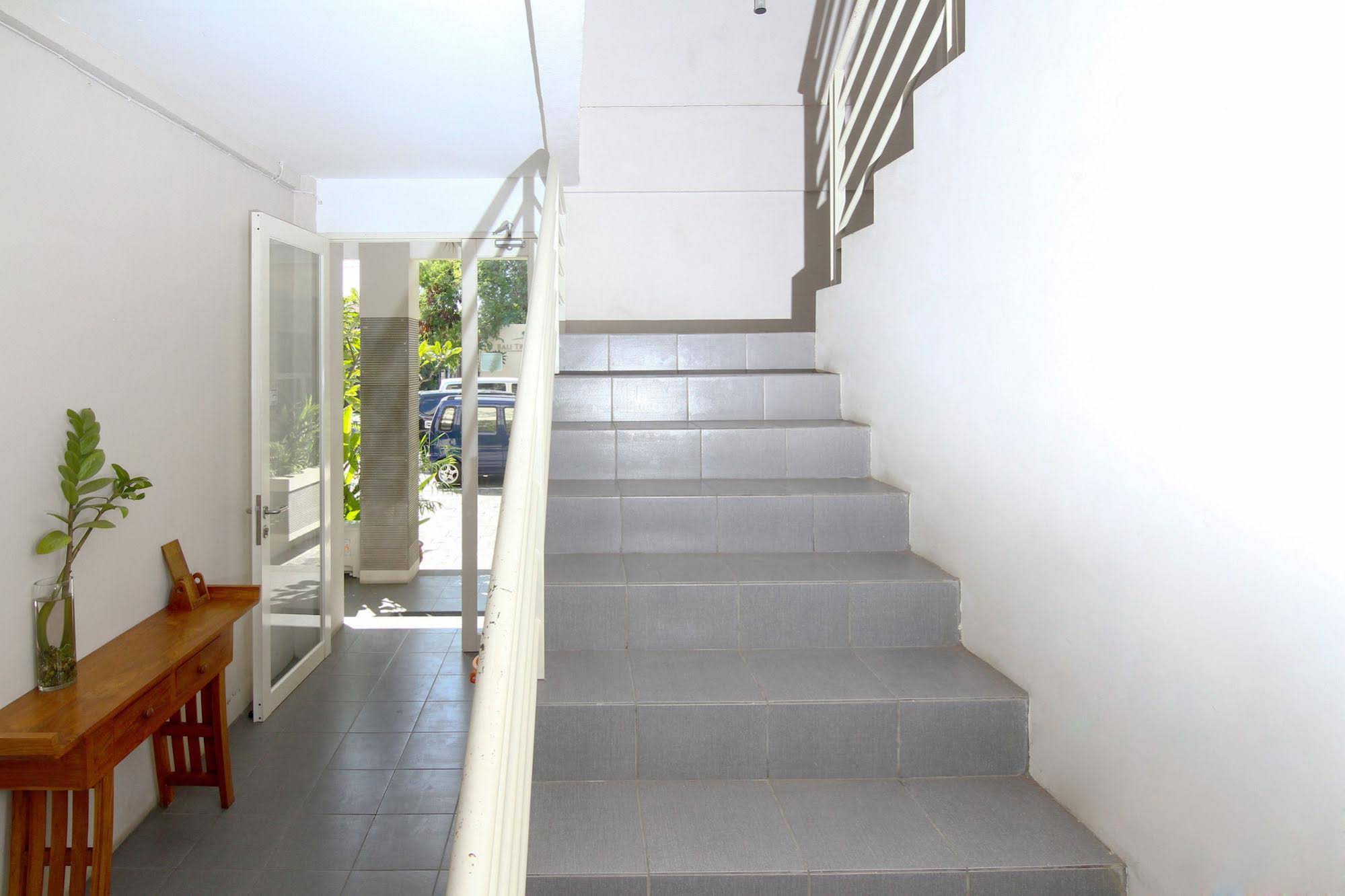 Airy Denpasar Barat Imam Bonjol Budha Cemeng Ukir Bali in Seminyak, Indonesia