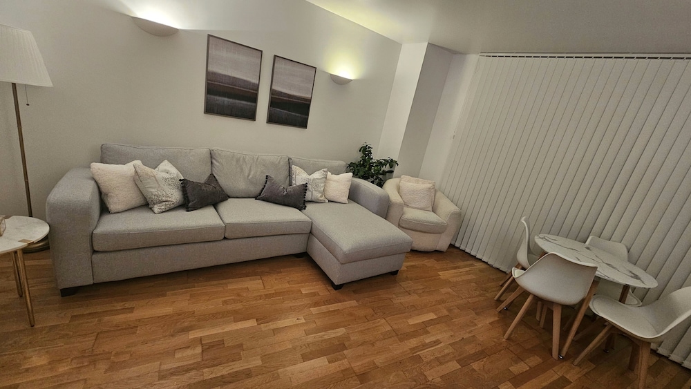 Luxury Apartment in Canary Wharf — 4-Star Luxury Hotel in London, United Kingdom
