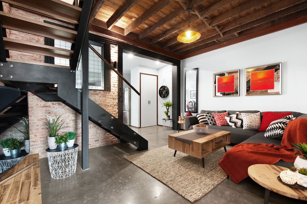 UNIQUE New York Loft Style Townhouse — 4-Star Luxury Hotel in Newcastle, Australia