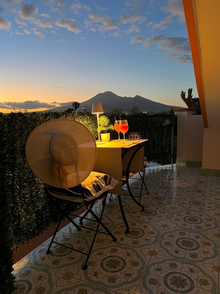 Il Tempio Di Giove Suite Pompei — 4-Star Luxury Hotel in Pompei, Italy