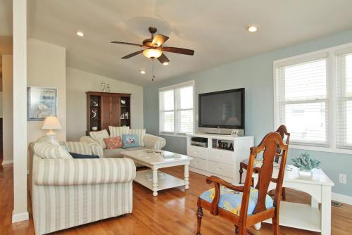 This Is It by Oak Island Accommodations - photo 4
