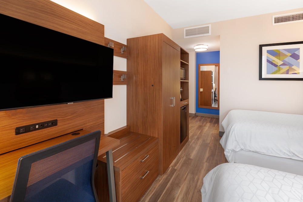 Holiday Inn Express NYC Brooklyn Sunset Park by IHG - photo 11