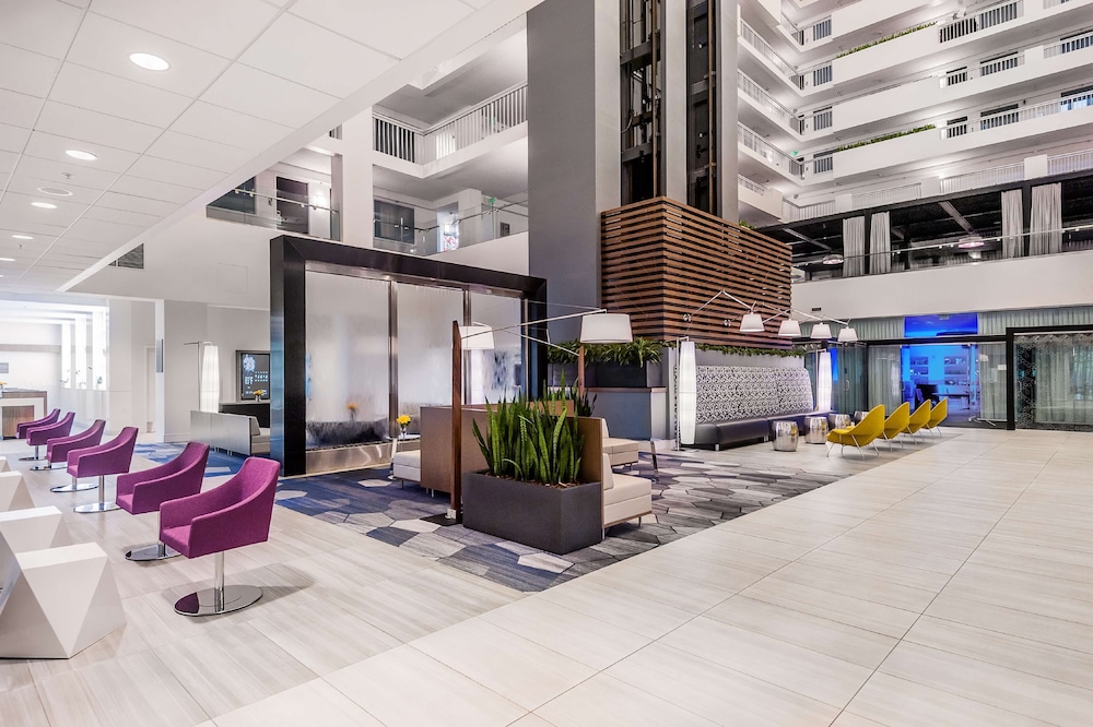 Embassy Suites by Hilton Raleigh Crabtree - photo 10
