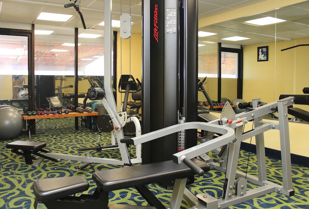 Ocean Sands Resort Oceanfront Virginia Beach by Vacatia - photo 25