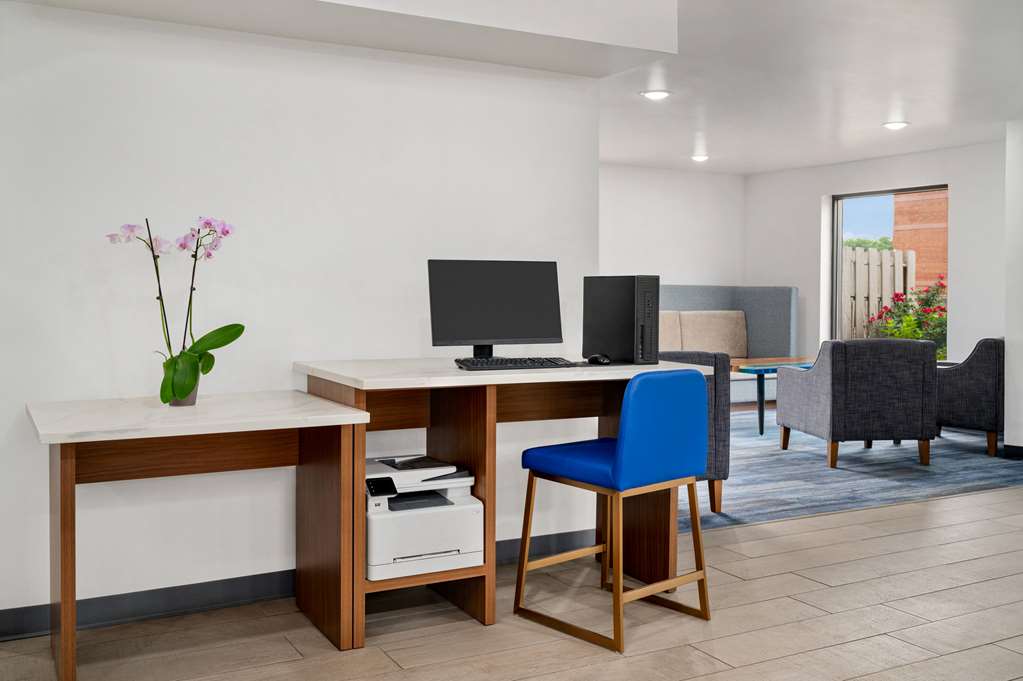 La Quinta Inn by Wyndham Columbus Airport Area - photo 39