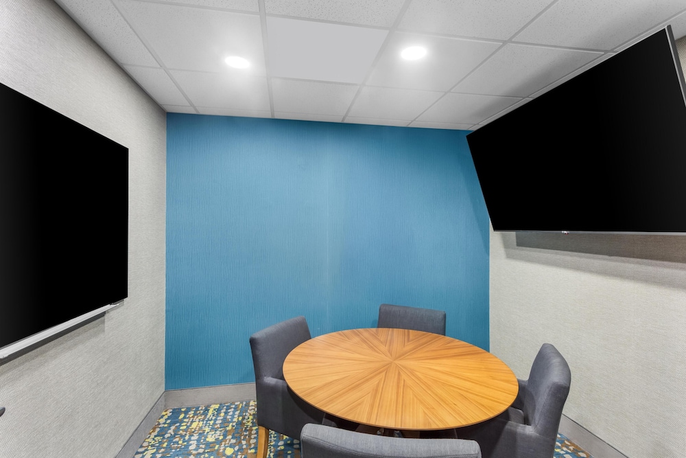Hampton Inn Huntington University Area - photo 47