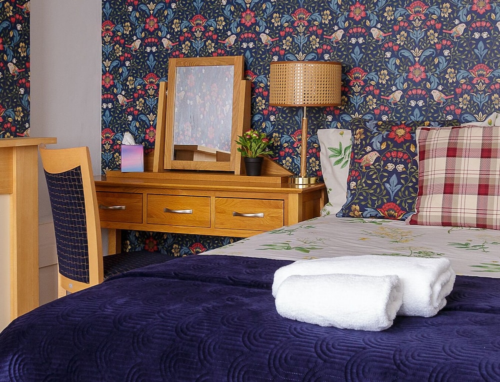 Blue Sparrow 4 bed House off road PARKING Pet friendly — 4-Star Luxury Hotel in Portsmouth, United Kingdom