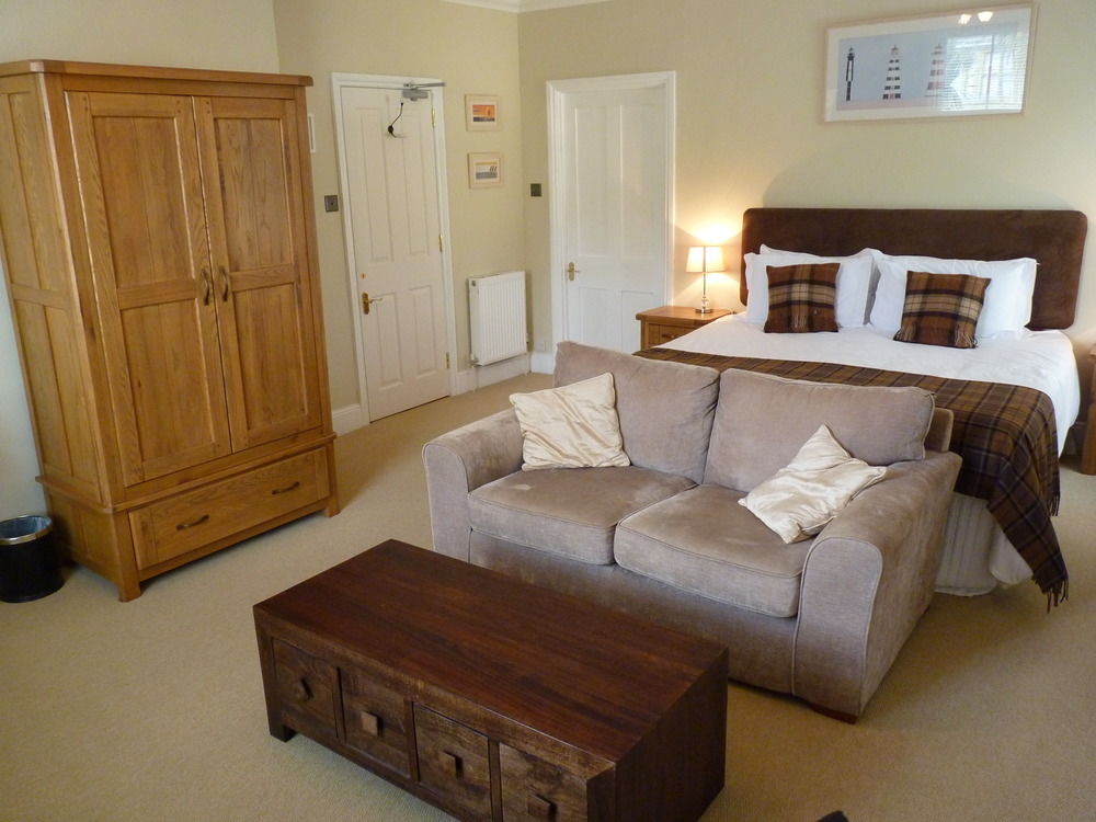 Old Shanklin Guest House — 5-Star Luxury Hotel in Shanklin, United Kingdom