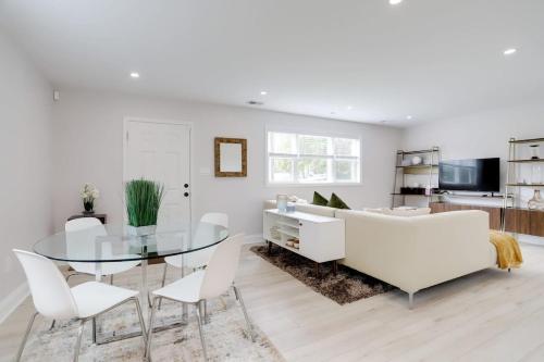 Sojourn on Duke NEW 3 BR in Alexandria — 4-Star Luxury Hotel in Alexandria, United States