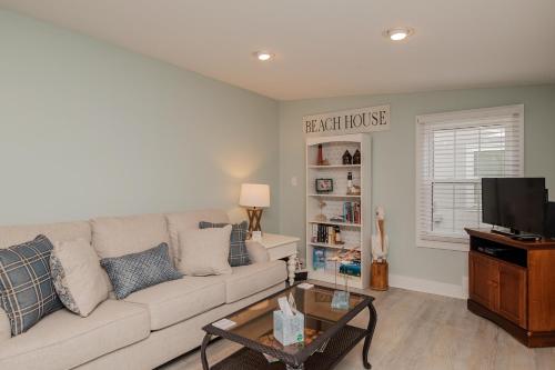 Bill's Place by Oak Island Accommodations - photo 16