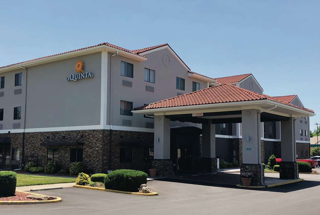 La Quinta Inn & Suites by Wyndham Elizabethtown in Elizabethtown, United States
