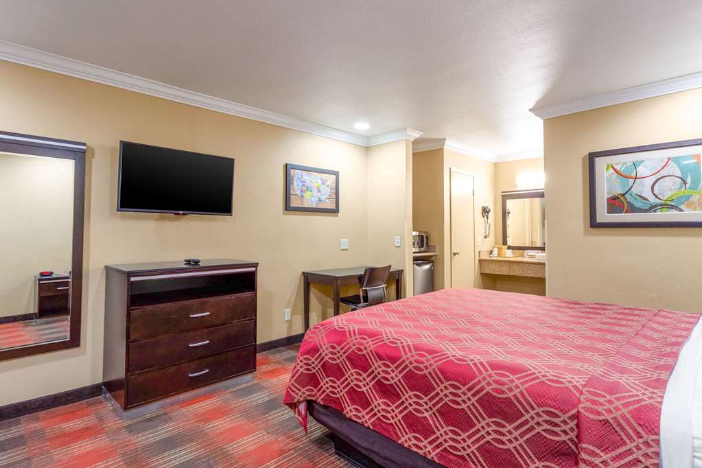 Econo Lodge Inn & Suites Escondido Downtown - photo 10