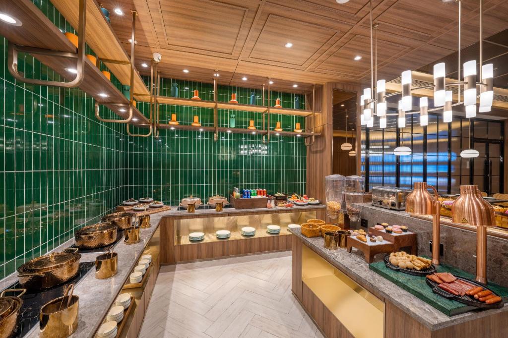 Orange Hotel Wuhan Chuhehanjie Metro Station