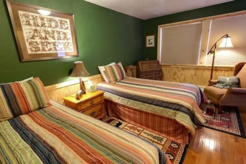 Sea Parrot Inn - photo 7