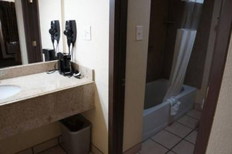 Surfside Inn Suites - photo 8
