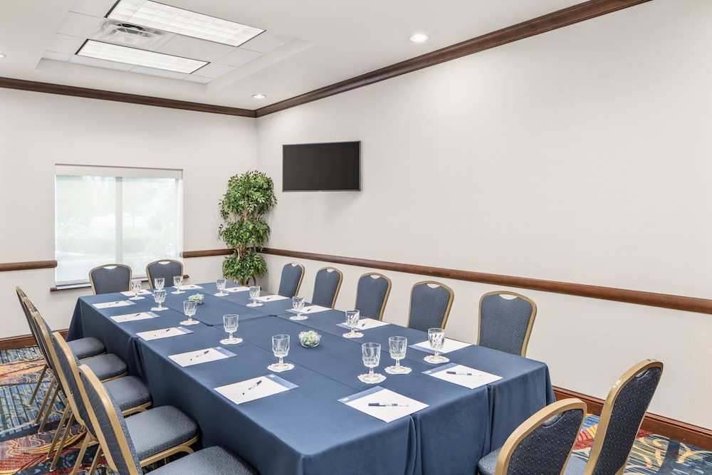 Holiday Inn Express & Suites Wilmington Newark by IHG - photo 52