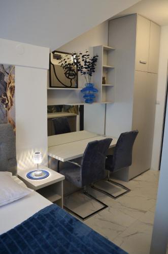 Apartman INSOMNIA u samom centru grada udaljen 100 metara od glavnog gradskog trga — 4-Star Luxury Hotel in Slavonski Brod, Croatia