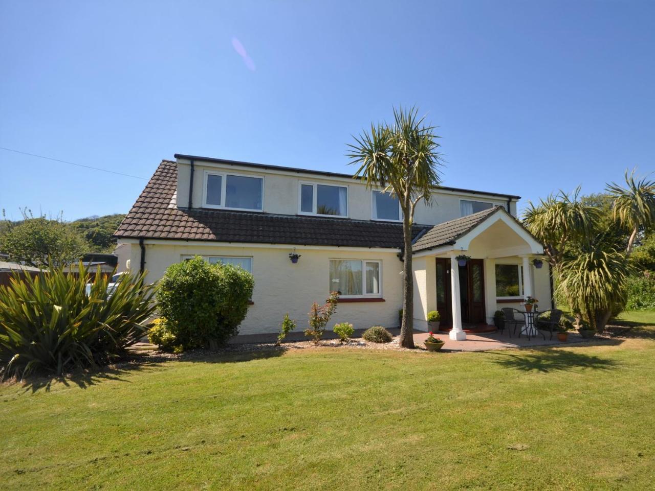 5 Bed in Tenby 56683 — hotel in Penally