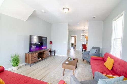 Near NYC Spacious 4 bedroom 2 and a half bath — 4-Star Luxury Hotel in North Bergen, United States