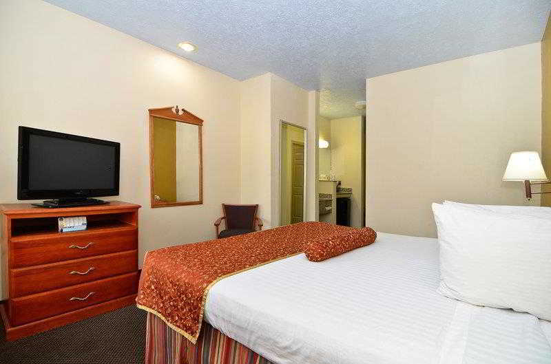 Americas Best Value Inn And Suites Clinton Jackson - photo 3