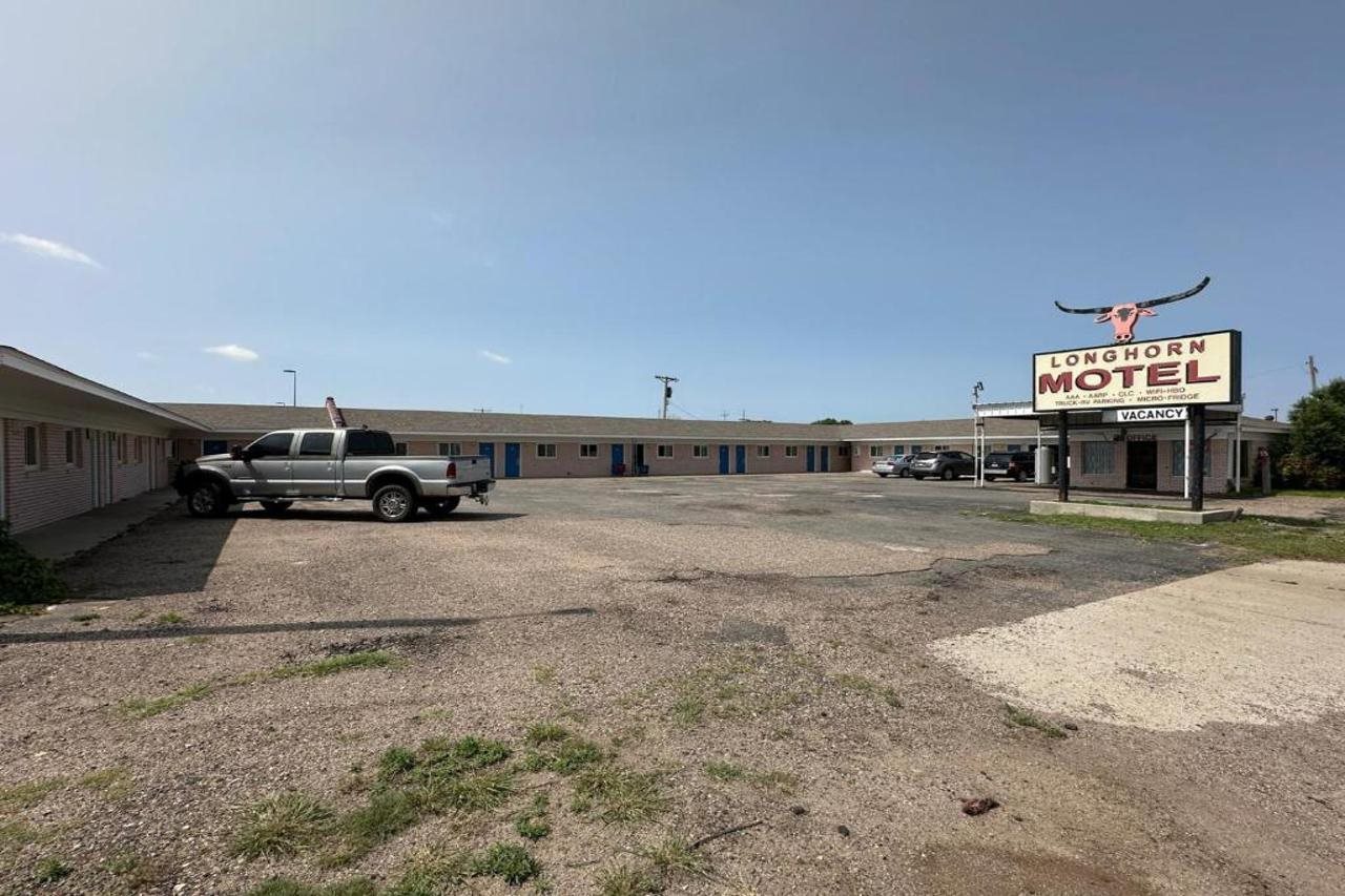 Longhorn Motel Boise City - photo 3