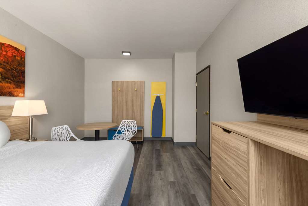 Days Inn & Suites by Wyndham Tucson Marana - photo 41